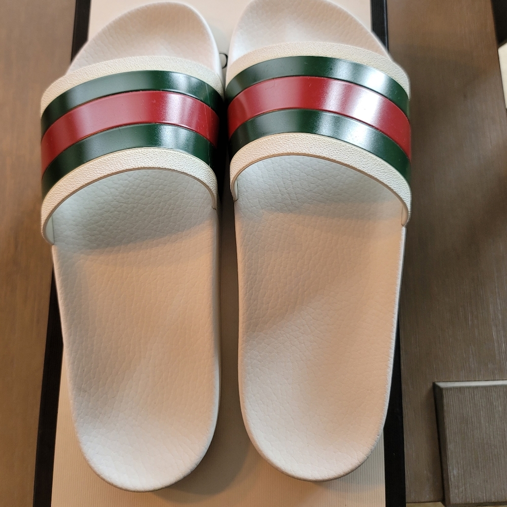 Men Gucci slides size 9